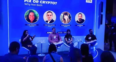 Palestra "Pix or Crypto? Why Not Both" durante o Web Summit Rio 2025. Da esq.: Aline Fernandes, Vitor Hugo Monteiro, Juliana Schlesinger Felippe e Leo Rodrigues (Foto: Divulgação/ Transfero)